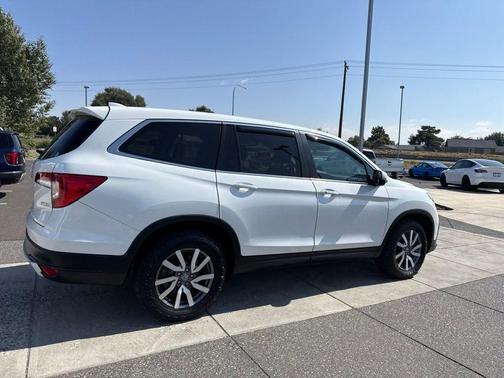 White 2021 Honda Pilot EX
