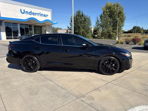 Black 2023 Nissan Maxima SR