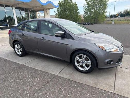 Gray 2014 Ford Focus SE