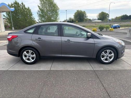 Gray 2014 Ford Focus SE