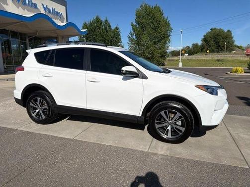 White 2018 Toyota RAV4 XLE