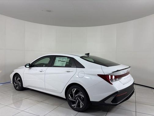 2025 Hyundai ELANTRA HEV SEL Sport
