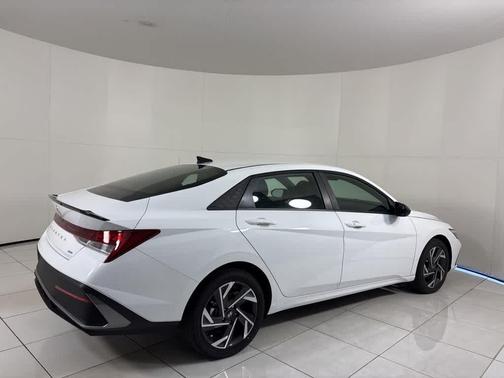 2025 Hyundai ELANTRA HEV SEL Sport