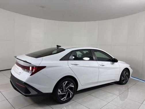 2025 Hyundai ELANTRA HEV SEL Sport