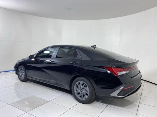 2025 Hyundai ELANTRA HEV Blue