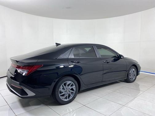 2025 Hyundai ELANTRA HEV Blue