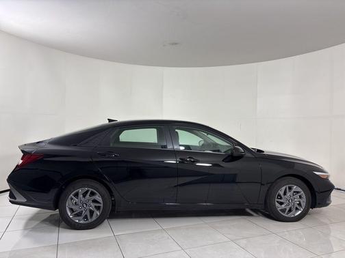 2025 Hyundai ELANTRA HEV Blue