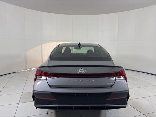 2025 Hyundai ELANTRA HEV SEL Sport