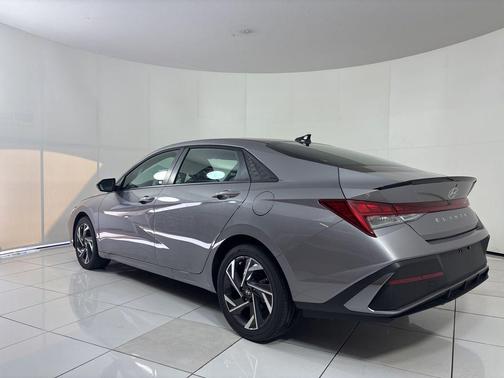 2025 Hyundai ELANTRA HEV SEL Sport