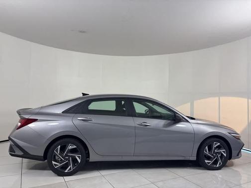2025 Hyundai ELANTRA HEV SEL Sport