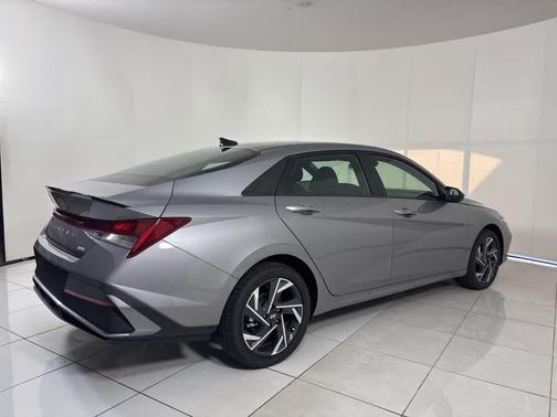 2025 Hyundai ELANTRA HEV SEL Sport