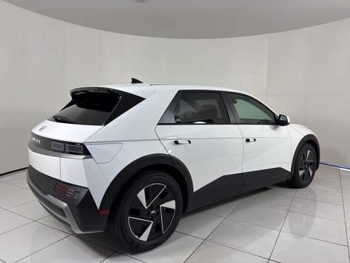 2025 Hyundai IONIQ 5 SE