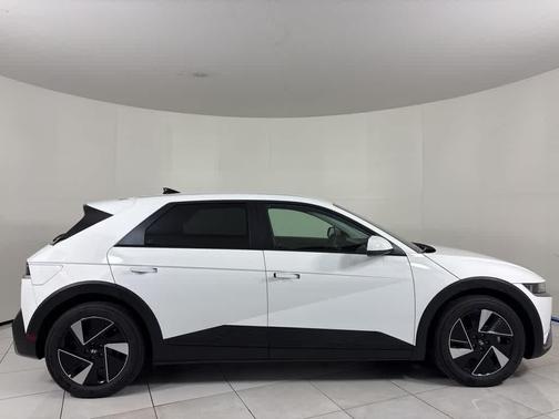 2025 Hyundai IONIQ 5 SE