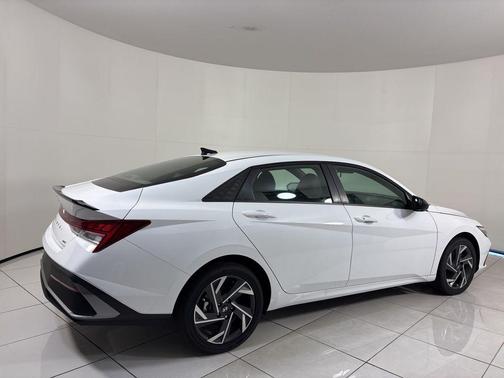 2025 Hyundai ELANTRA HEV SEL Sport