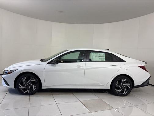 2025 Hyundai ELANTRA HEV SEL Sport