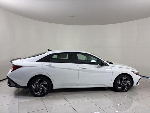 2025 Hyundai ELANTRA HEV SEL Sport