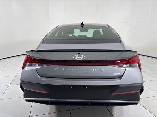 2025 Hyundai ELANTRA HEV SEL Sport