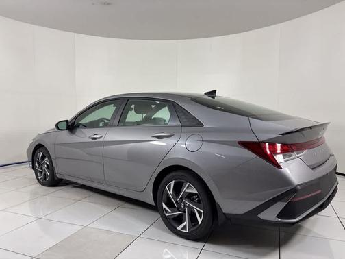 2025 Hyundai ELANTRA HEV SEL Sport