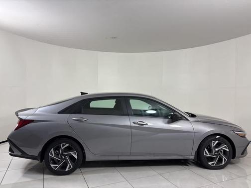 2025 Hyundai ELANTRA HEV SEL Sport