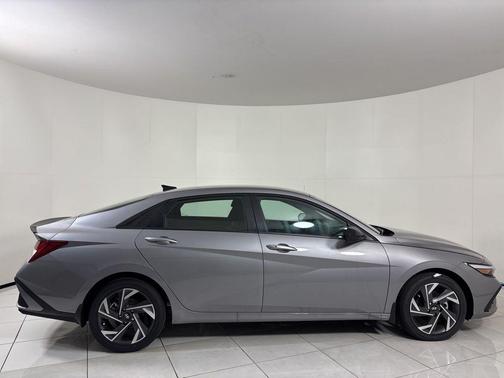 2025 Hyundai ELANTRA HEV SEL Sport