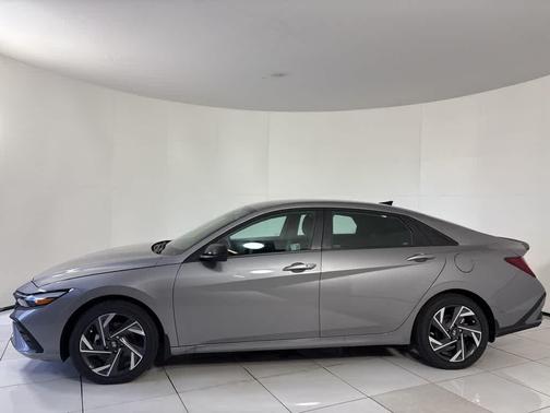 2025 Hyundai ELANTRA HEV SEL Sport