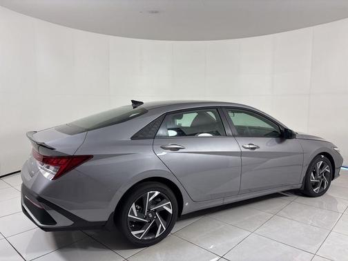 2025 Hyundai ELANTRA HEV SEL Sport