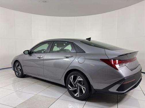 2025 Hyundai ELANTRA HEV SEL Sport