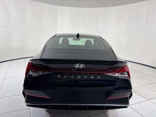 2026 Hyundai ELANTRA SEL