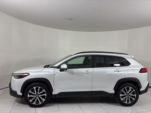 2023 Toyota Corolla Cross XLE