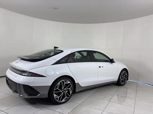 2025 Hyundai IONIQ 6 SEL