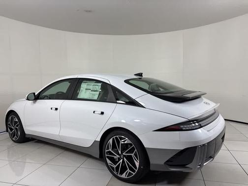 2025 Hyundai IONIQ 6 SEL