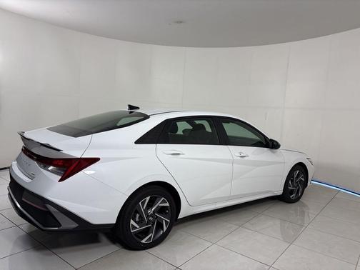 2025 Hyundai ELANTRA HEV SEL Sport