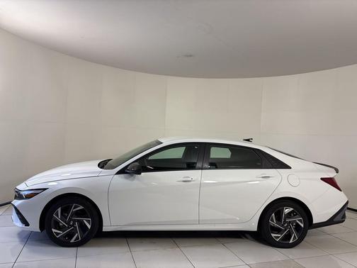 2025 Hyundai ELANTRA HEV SEL Sport