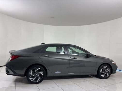 2025 Hyundai ELANTRA HEV SEL Sport