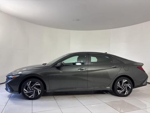 2025 Hyundai ELANTRA HEV SEL Sport