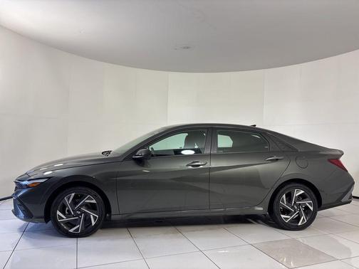 2025 Hyundai ELANTRA HEV SEL Sport