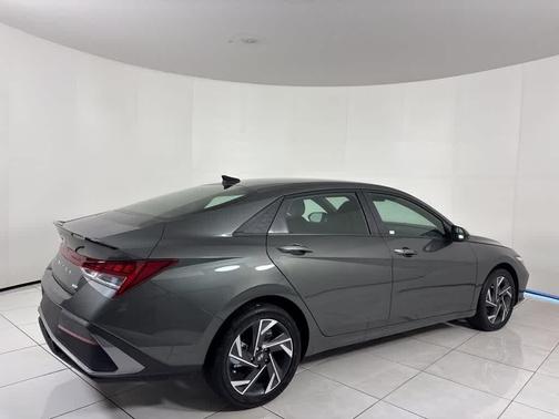 2025 Hyundai ELANTRA HEV SEL Sport