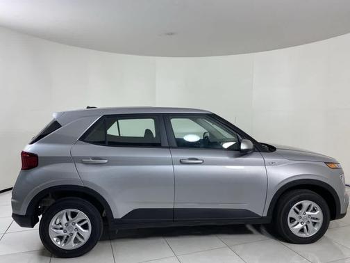 2025 Hyundai VENUE SE