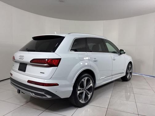 2021 Audi Q7 55 Premium Plus