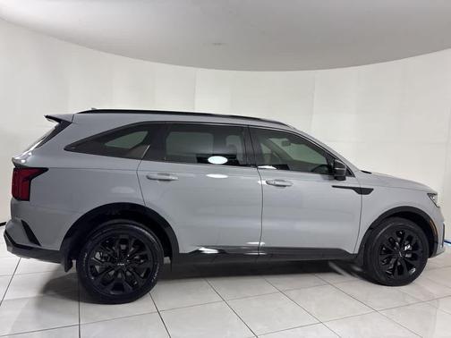 Wolf Gray 2023 Kia Sorento SX