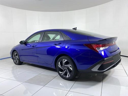 2025 Hyundai ELANTRA HEV SEL Sport