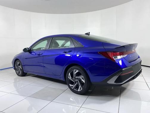 2025 Hyundai ELANTRA HEV SEL Sport