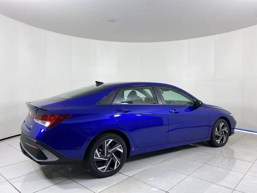 2025 Hyundai ELANTRA HEV SEL Sport