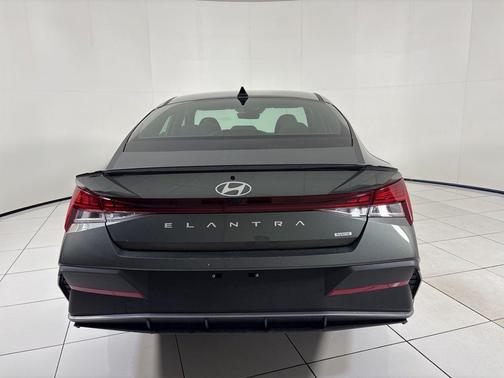 2025 Hyundai ELANTRA HEV SEL Sport