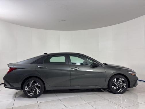 2025 Hyundai ELANTRA HEV SEL Sport