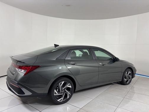 2025 Hyundai ELANTRA HEV SEL Sport