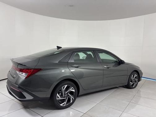 2025 Hyundai ELANTRA HEV SEL Sport