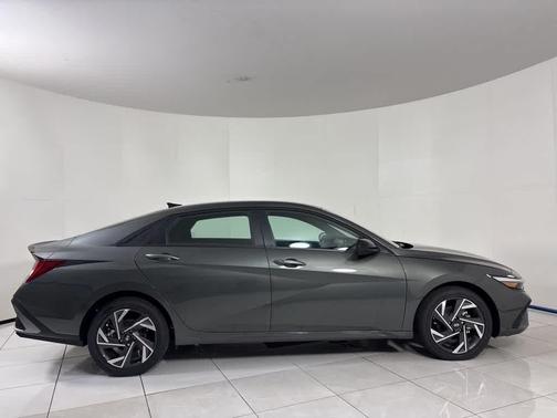 2025 Hyundai ELANTRA HEV SEL Sport