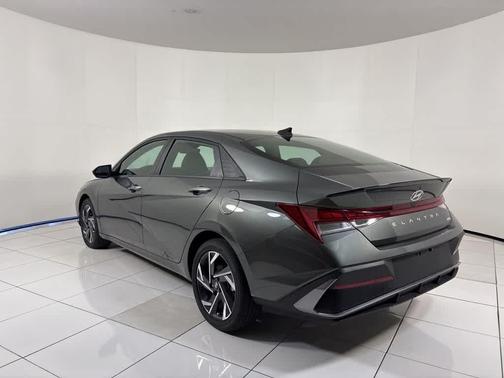 2025 Hyundai ELANTRA HEV SEL Sport