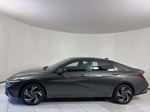 2025 Hyundai ELANTRA HEV SEL Sport